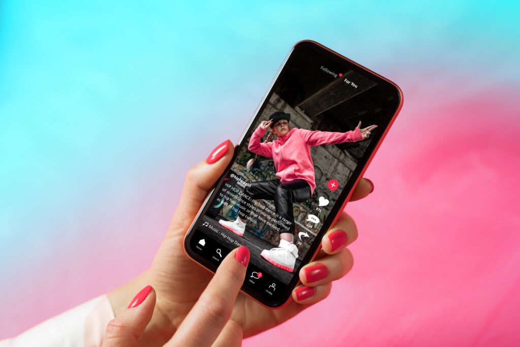 Sample,Social,Media,App,Interface,On,Mobile,Phone,Showing,Shared Understanding User-Generated Content on Mobile Device